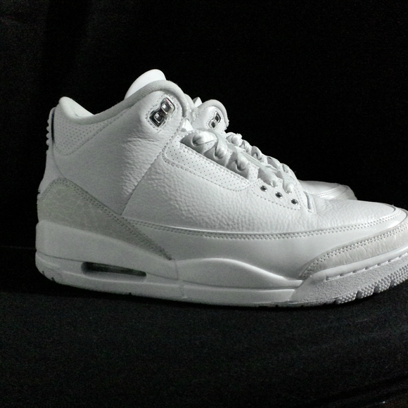 Jordan Athletic Shoes in White and Gray - Picture 2 of 7